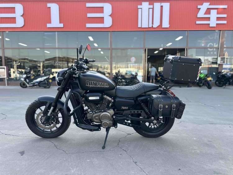 QJMOTOR 闪300S