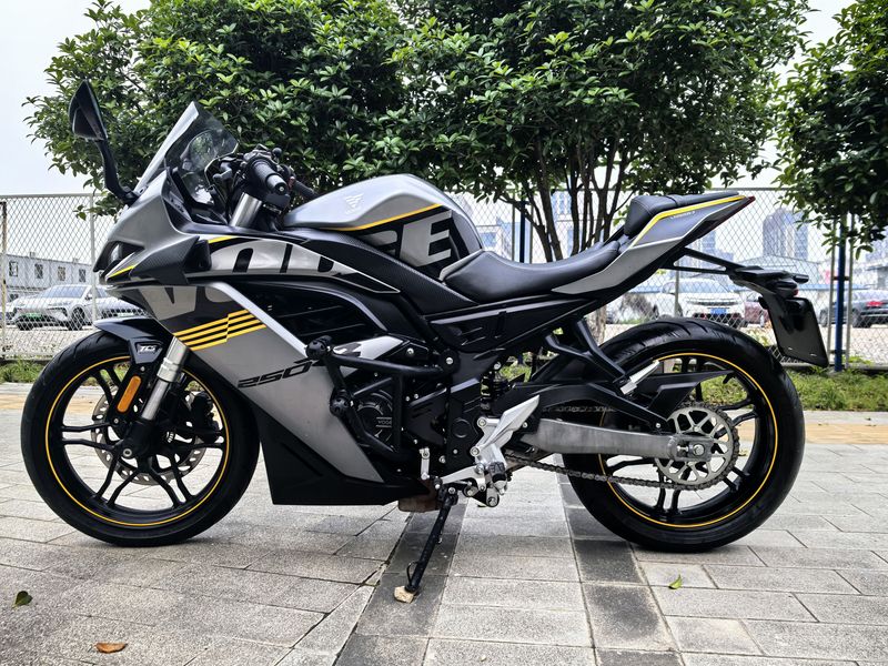无极 250RR