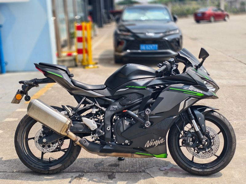 川崎 ZX-4R
