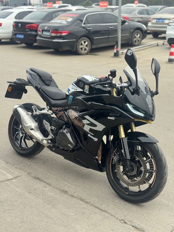 贝纳利 龙卷风 Tornado 402R