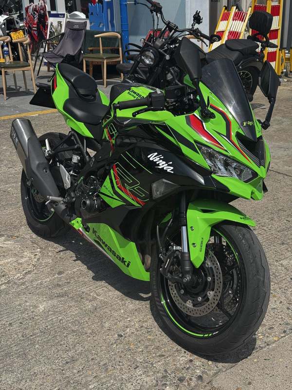 川崎 ZX-4R