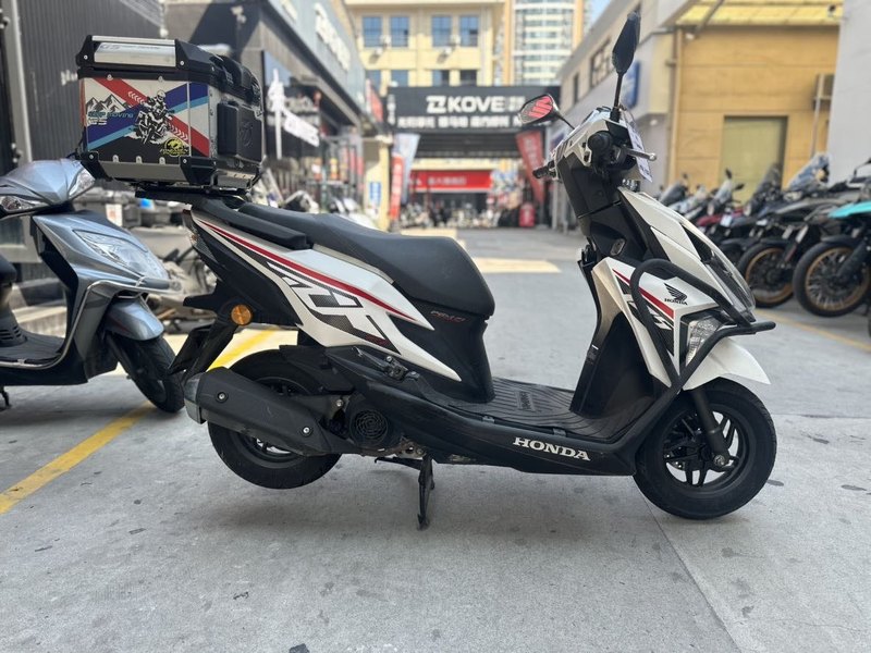 新大洲本田 裂行 RX125Fi