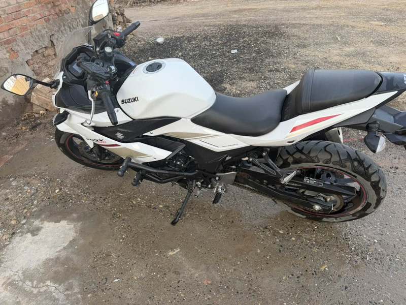 豪爵铃木 GSX250R