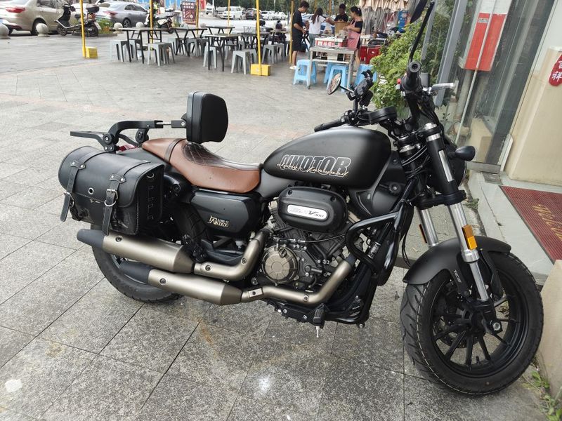 QJMOTOR 闪300S