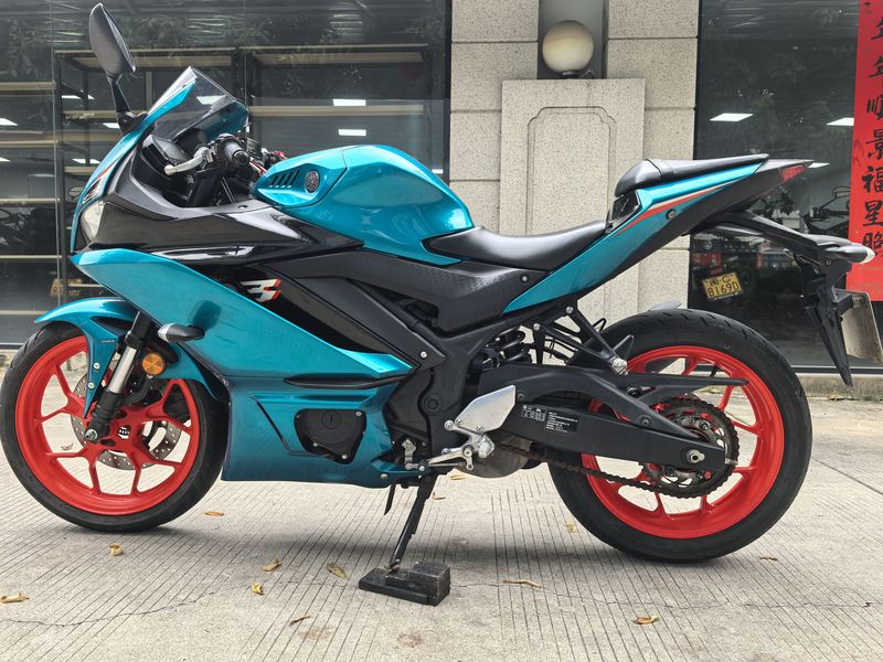雅马哈 YZF-R3