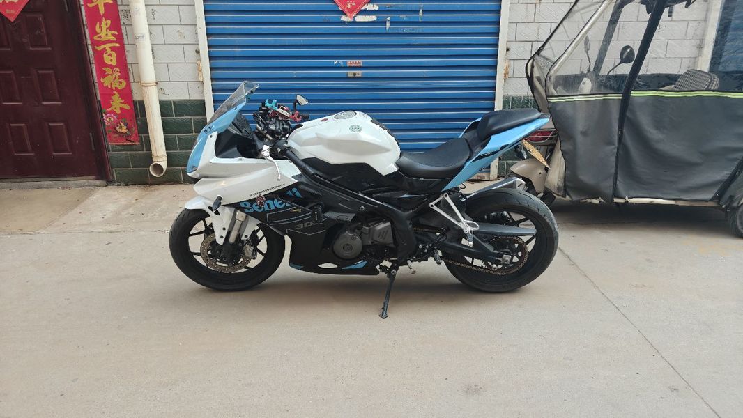 贝纳利 龙卷风 Tornado 302R