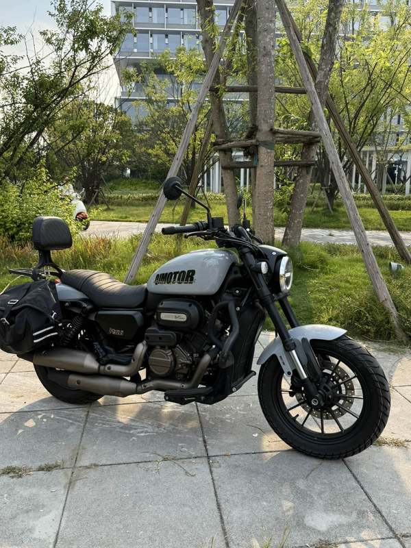 QJMOTOR 闪300S