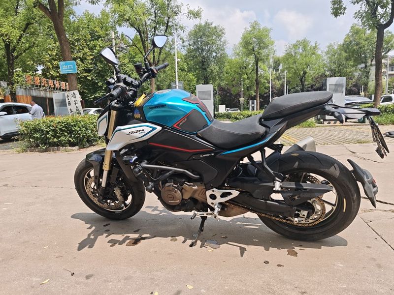QJMOTOR 追550