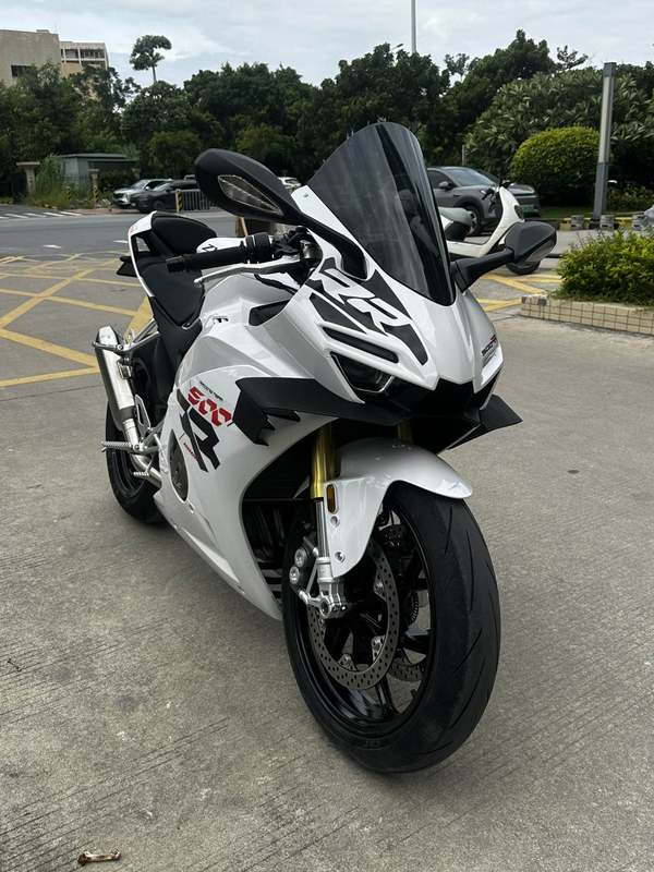 张雪机车 500RR