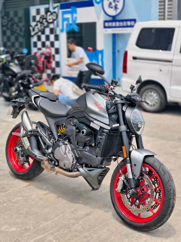杜卡迪 Monster 950