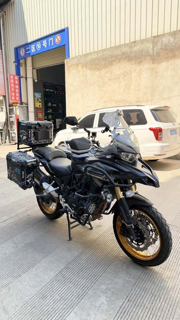 贝纳利 TRK552