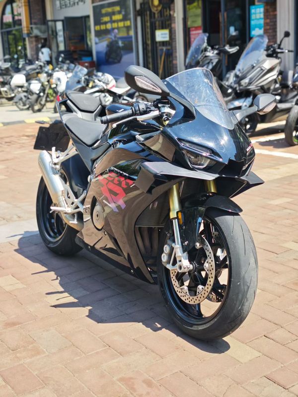 张雪机车 500RR