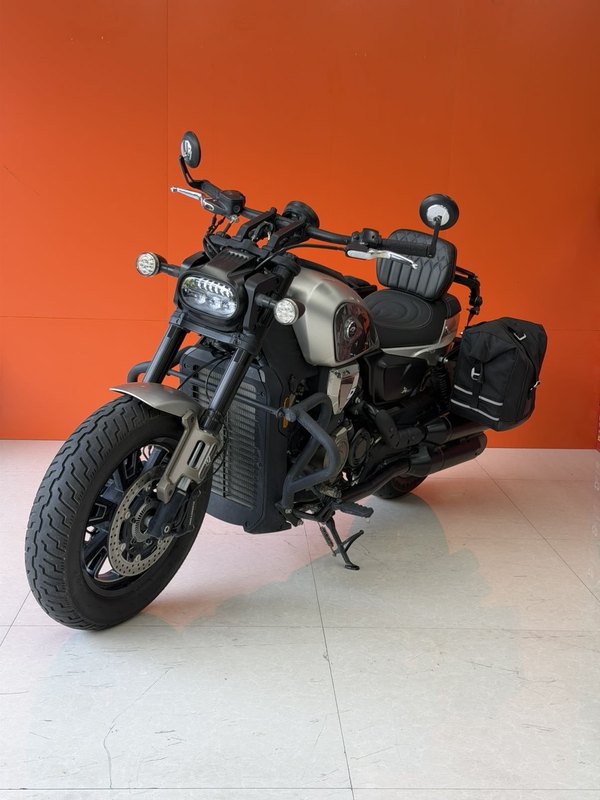 QJMOTOR 闪600