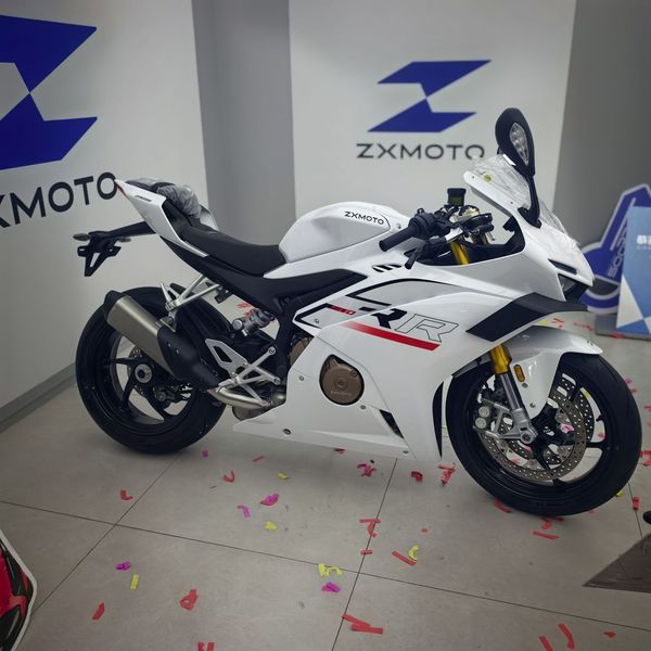 张雪机车 500RR