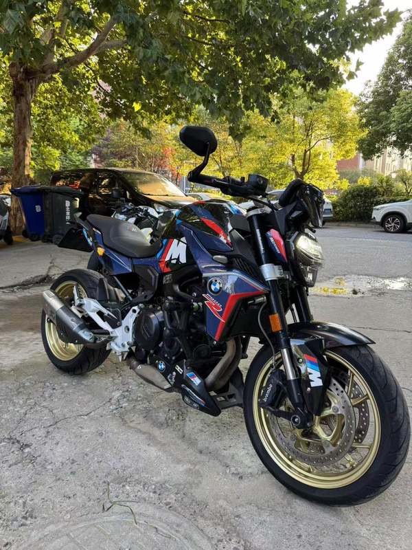 宝马 F 900 R