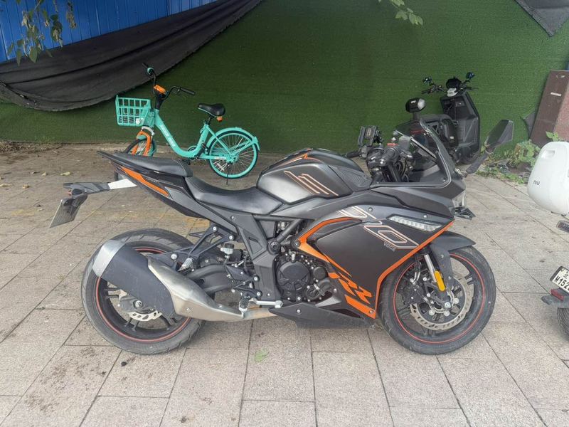 无极 300RR