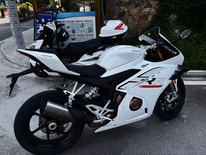 张雪机车 500RR