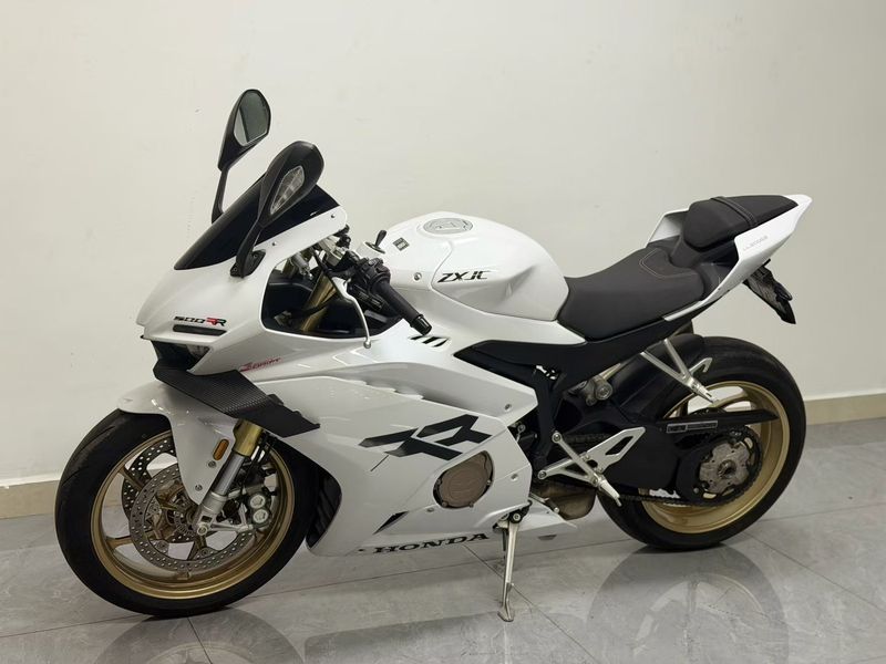 张雪机车 500RR