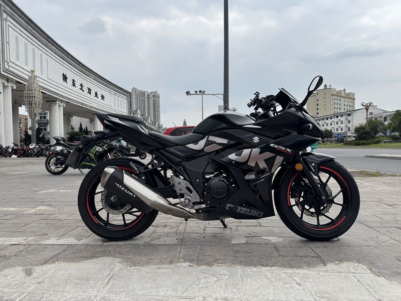豪爵铃木 GSX250R