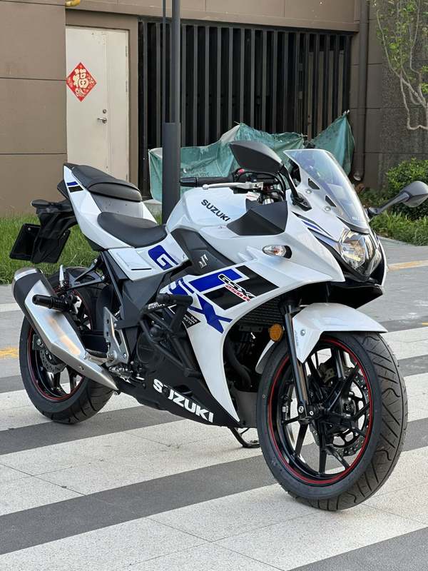豪爵铃木 GSX250R