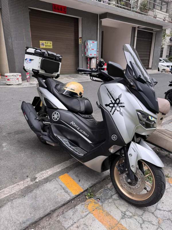 雅马哈 NMAX