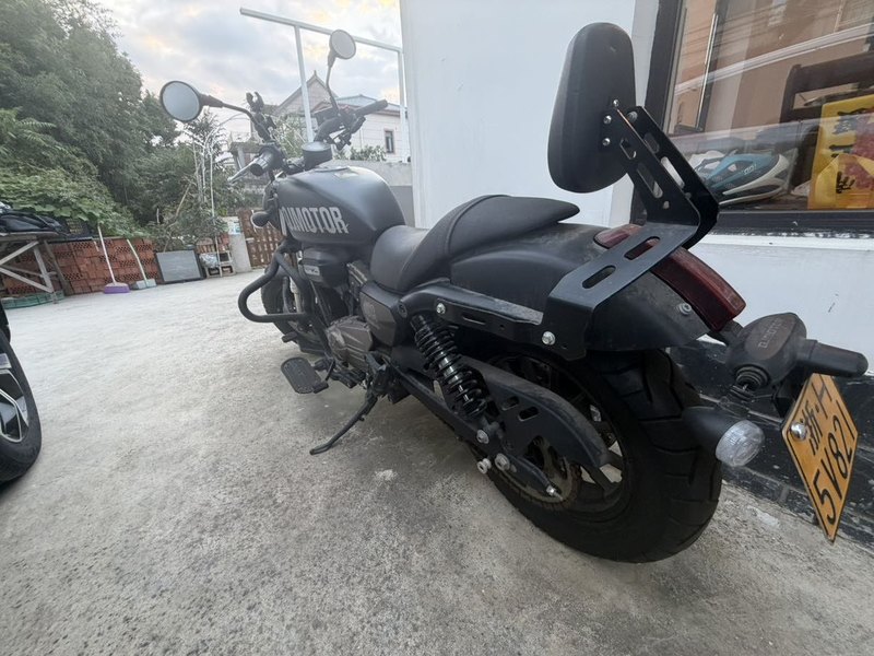 QJMOTOR 闪300S