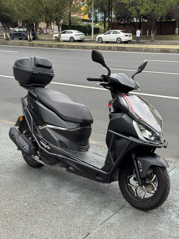 QJMOTOR 鸿150RS