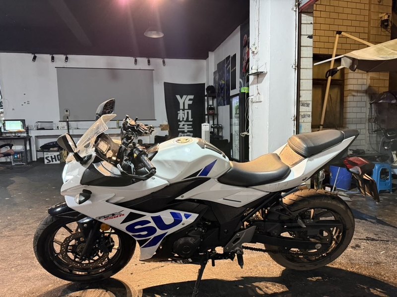 豪爵铃木 GSX250R