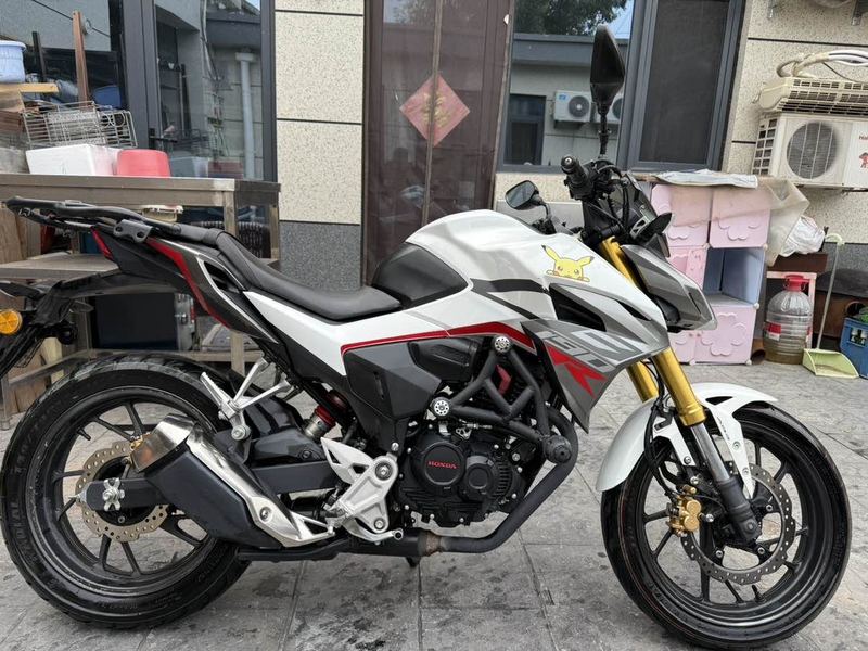 五羊本田 CB190R 暴锋眼