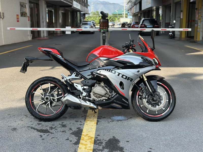 QJMOTOR 赛450