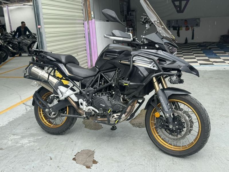 贝纳利 TRK552