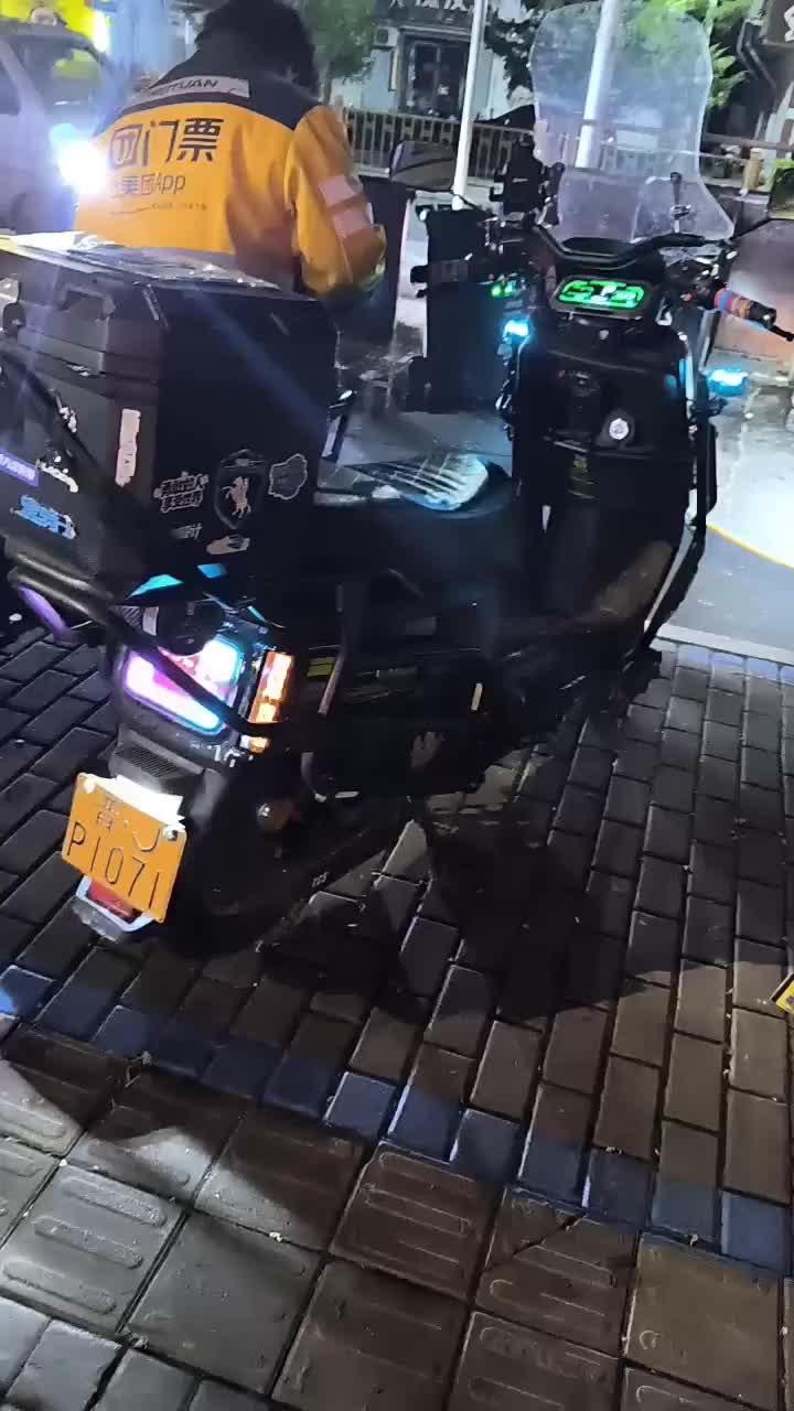 黑骑士 E10