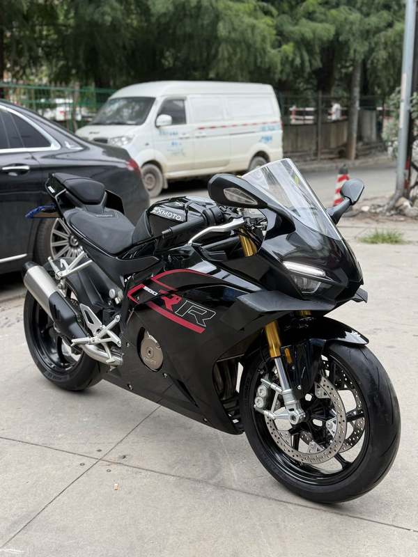 张雪机车 500RR