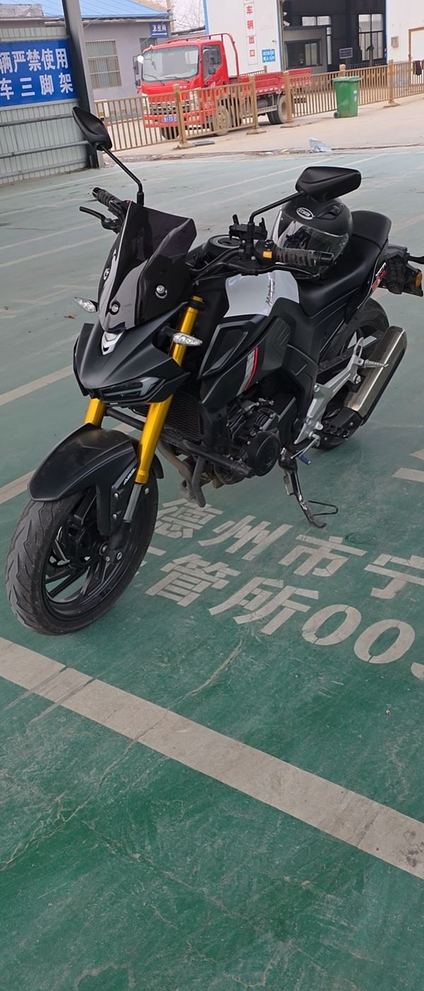 豪爵 XCR300