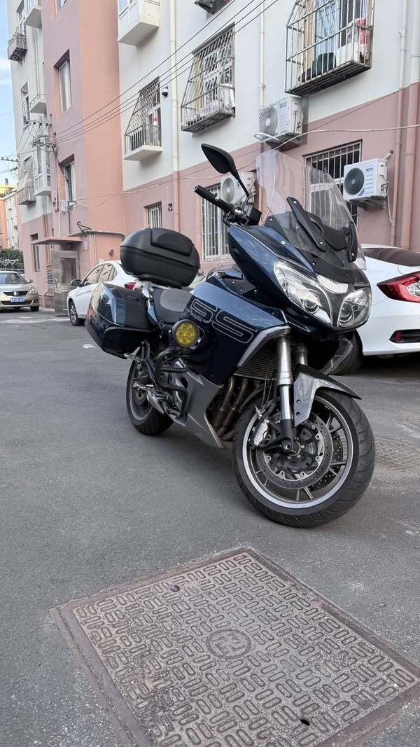 贝纳利 600 GC