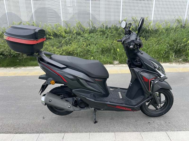 新大洲本田 裂行 RX125Fi