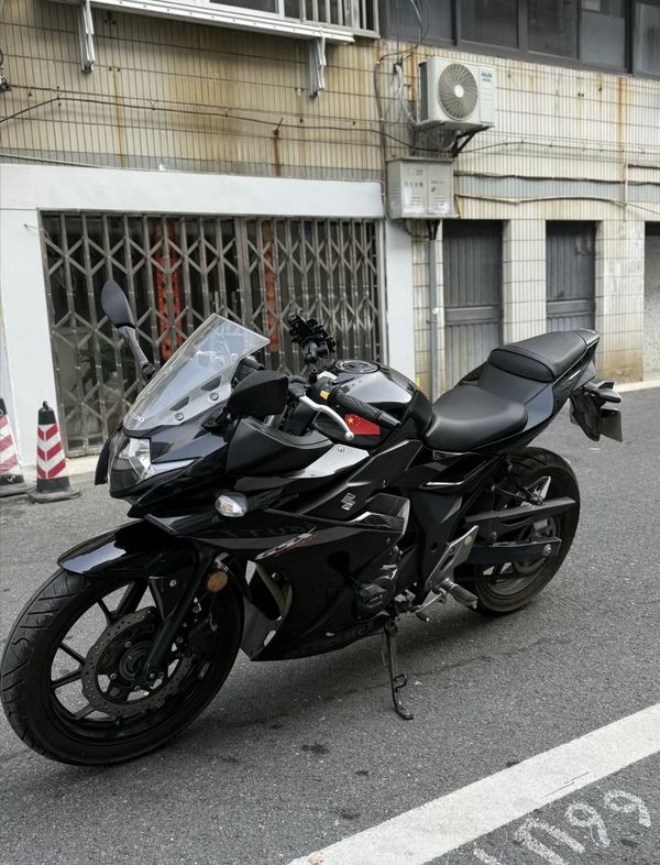 豪爵铃木 GSX250R