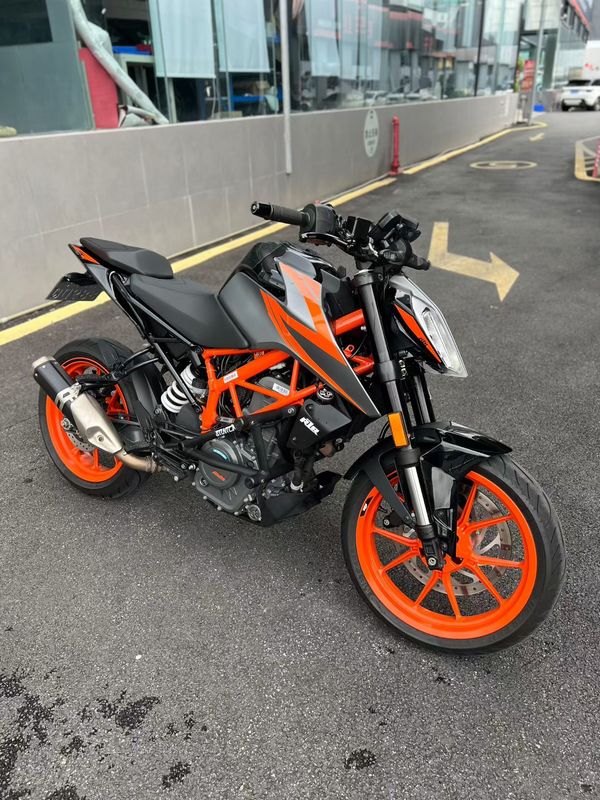 KTMR2R 390 Duke