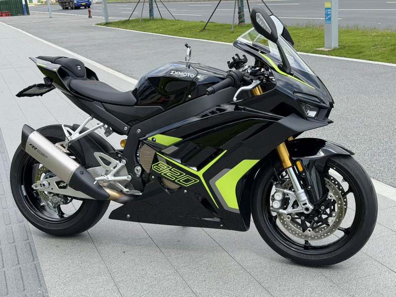 张雪机车 820RR