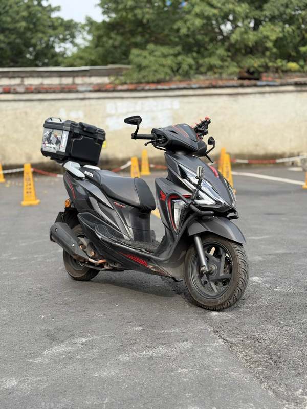 新大洲本田 裂行 RX125Fi