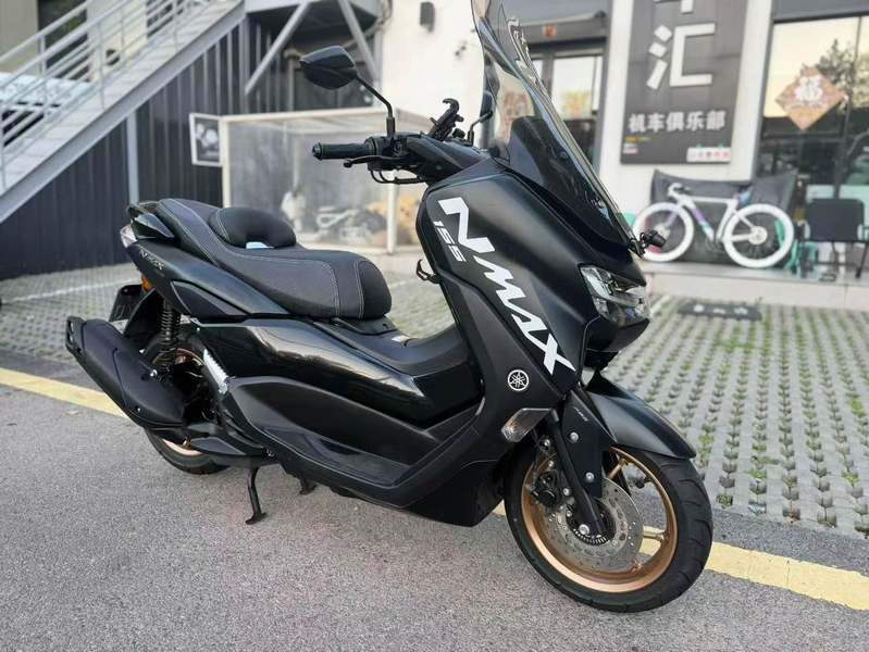 雅马哈 NMAX