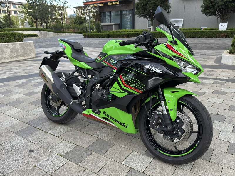 川崎 ZX-4R