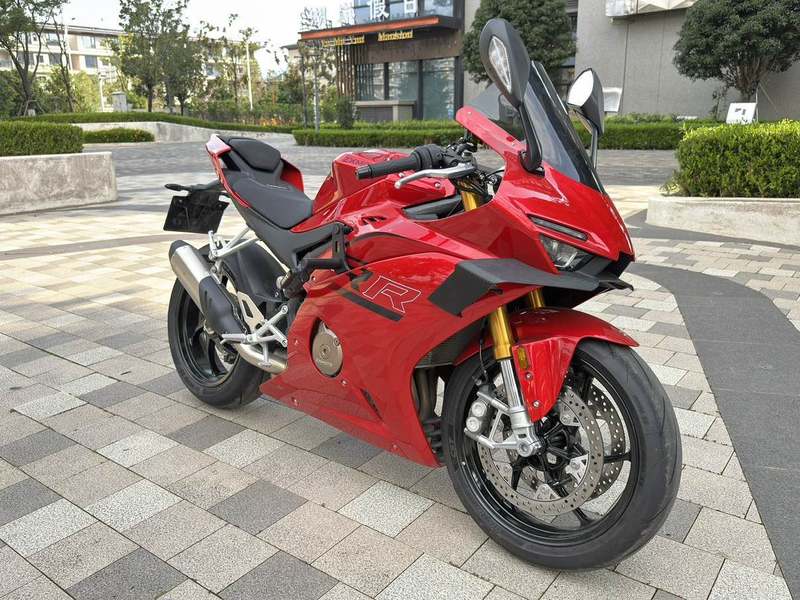 张雪机车 500RR