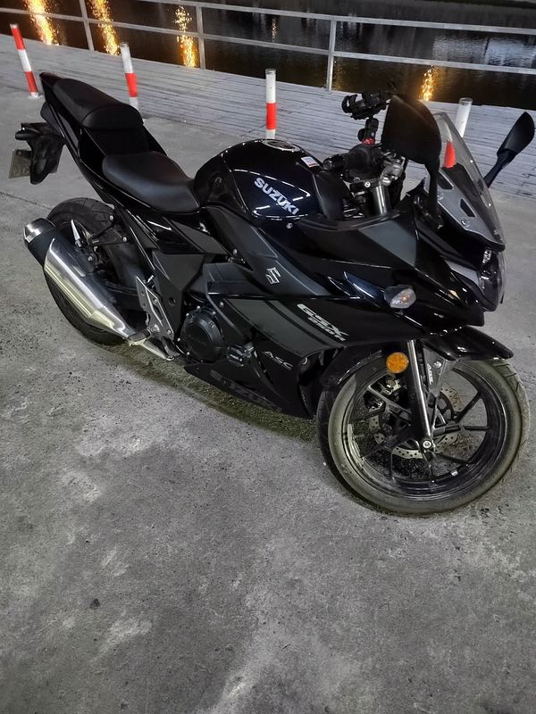 豪爵铃木 GSX250R