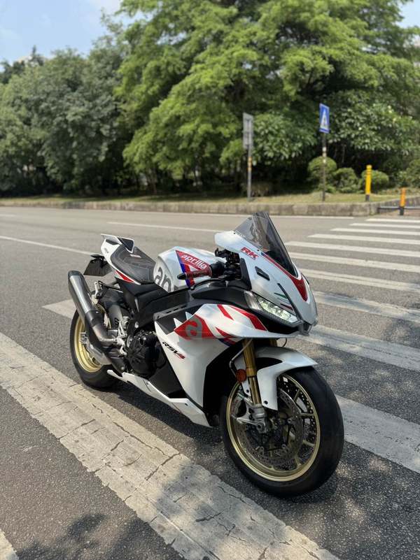 阿普利亚 RSV4