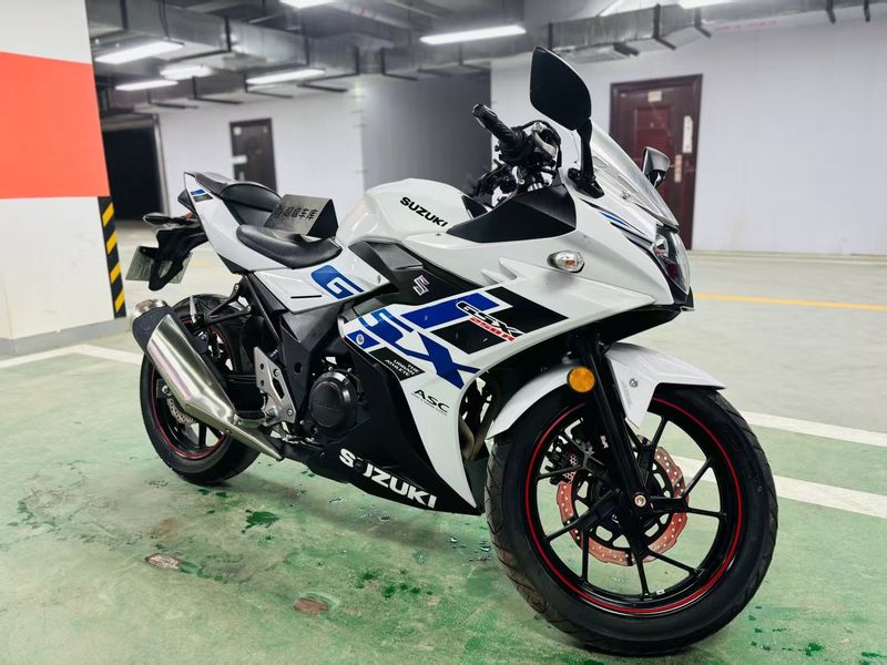 豪爵铃木 GSX250R