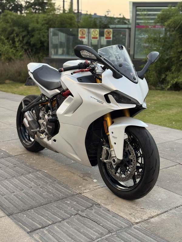杜卡迪 SuperSport