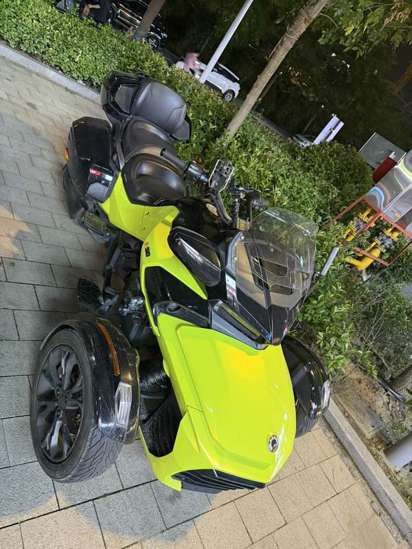 庞巴迪 Spyder F3 