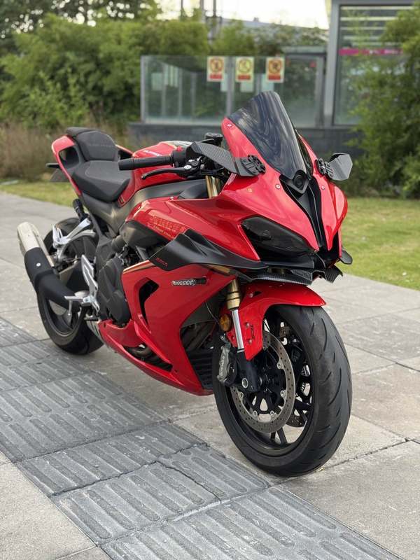 QJMOTOR 赛800