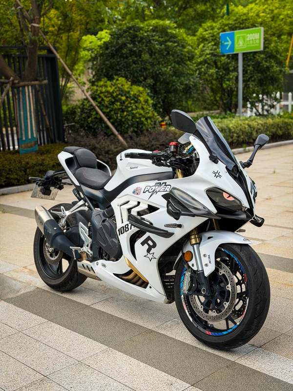 QJMOTOR 赛800